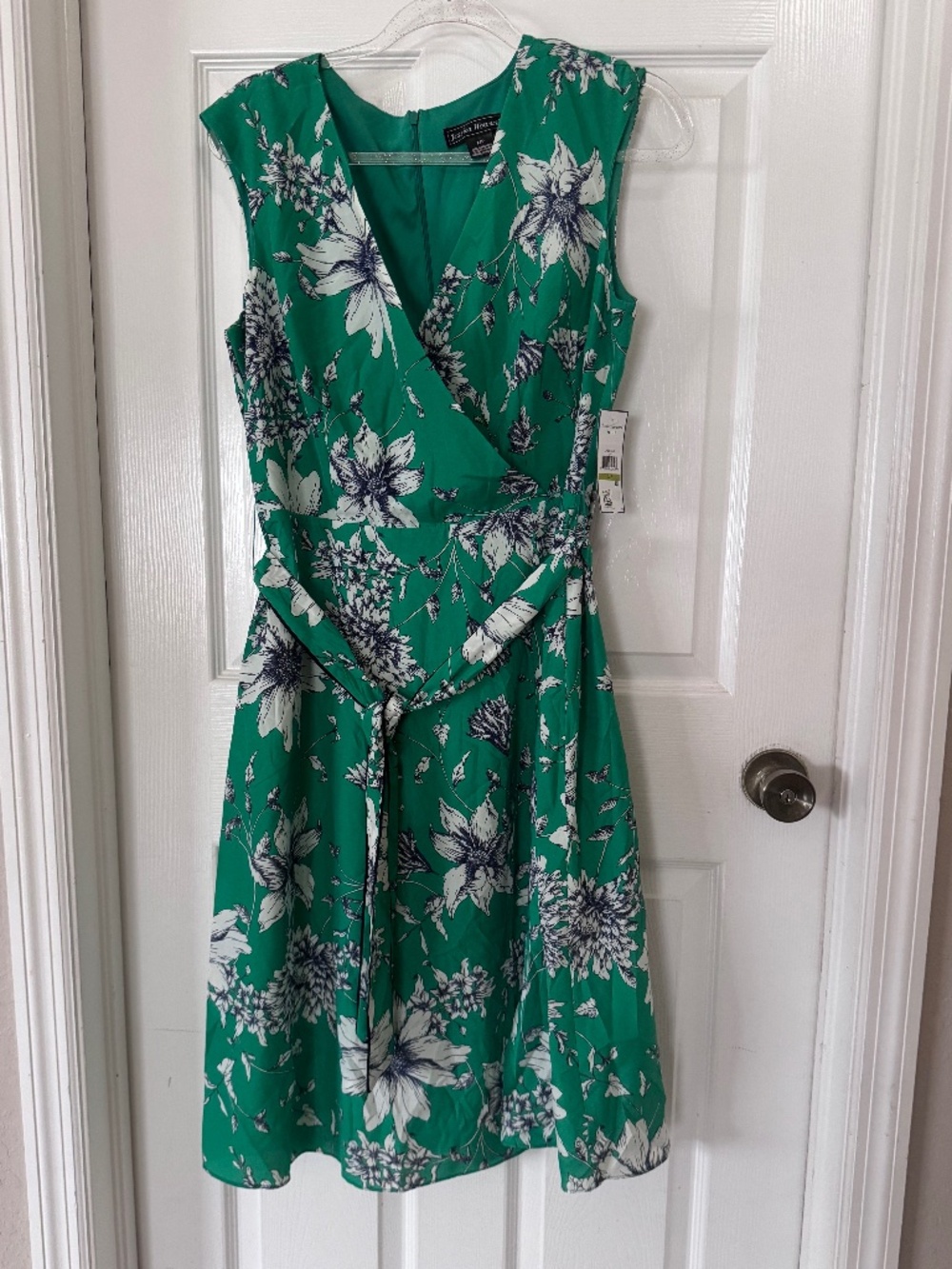 Jessica Howard Sleeveless Belted Surplice Dress in Floral Green Size 14P NWT - Picture 2 of 6